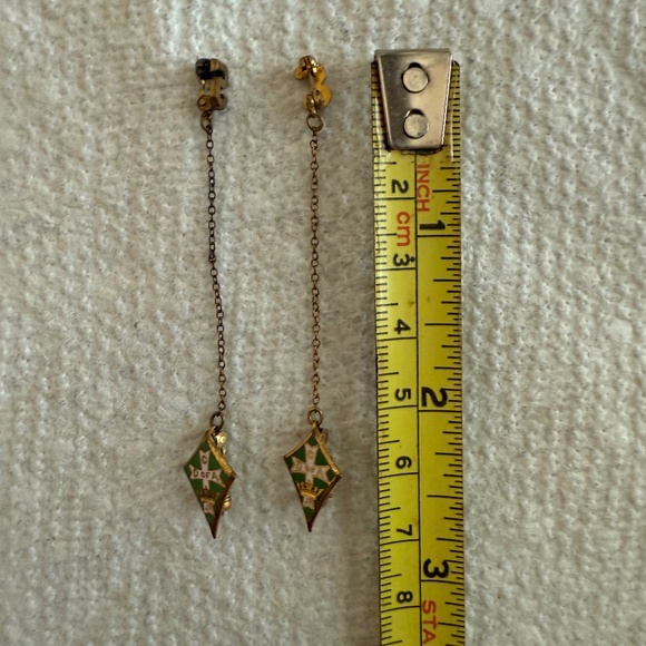 Antique Jr. Catholic Daughters of the Americas 2 & 3 year pins - Picture 5 of 8